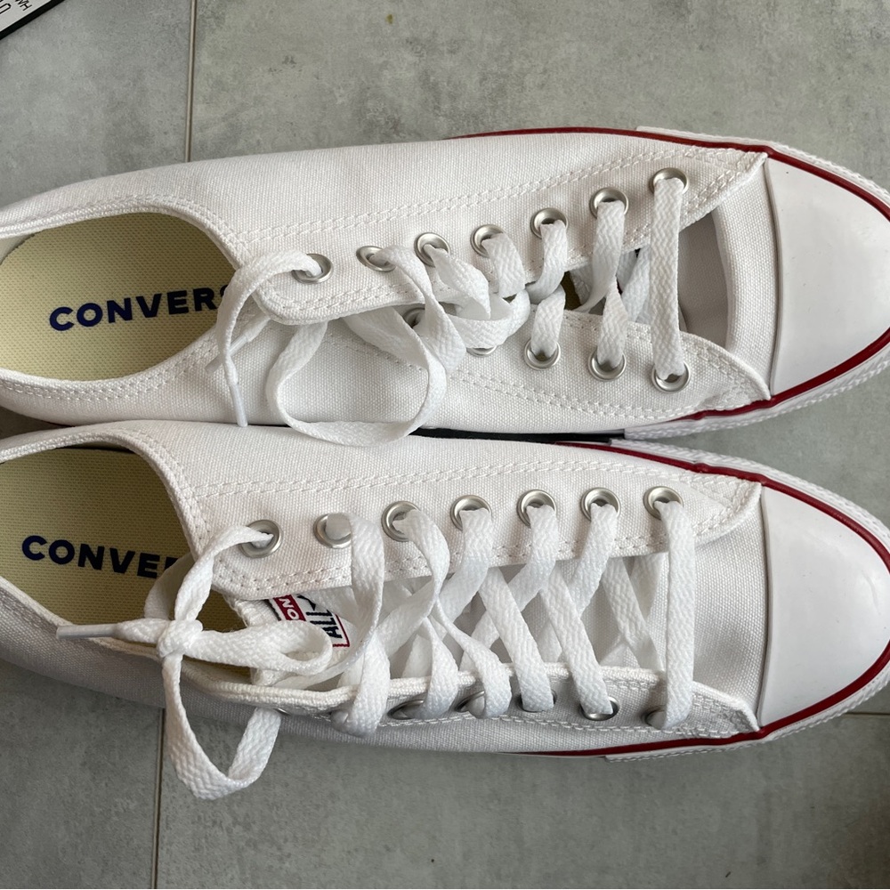 NWT Converse Chuck Taylor All Star Low Top Sneaker, size 10 mens/12 womens